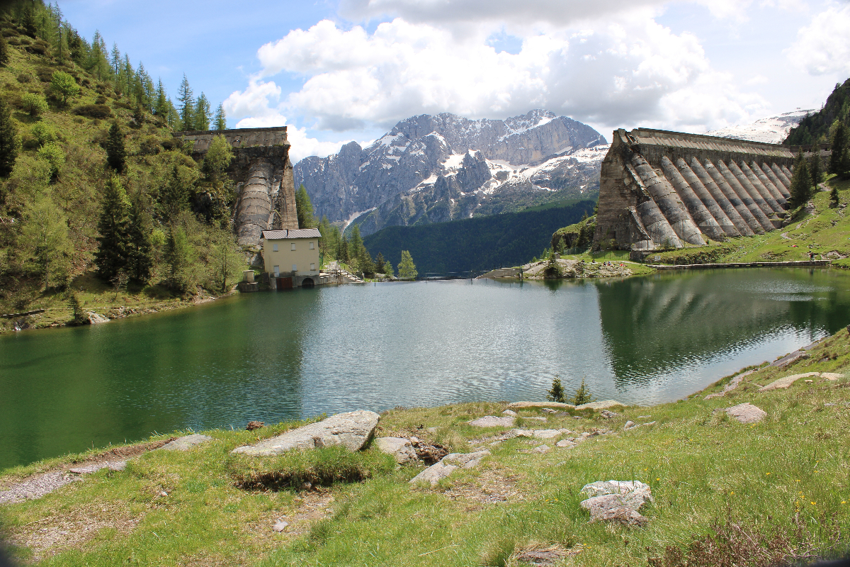 Questa diga della Val di Scalve è uno dei luoghi più tristi e belli della Lombardia 