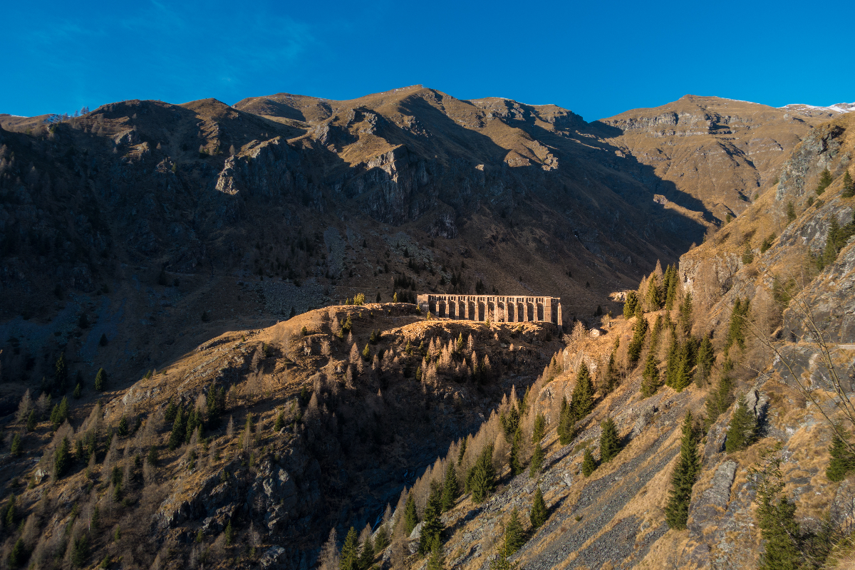 Questa diga della Val di Scalve è uno dei luoghi più tristi e belli della Lombardia 
