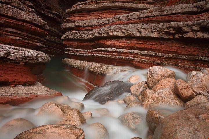 Questo canyon dai 1000 colori si trova in Veneto ma sembra di essere in America