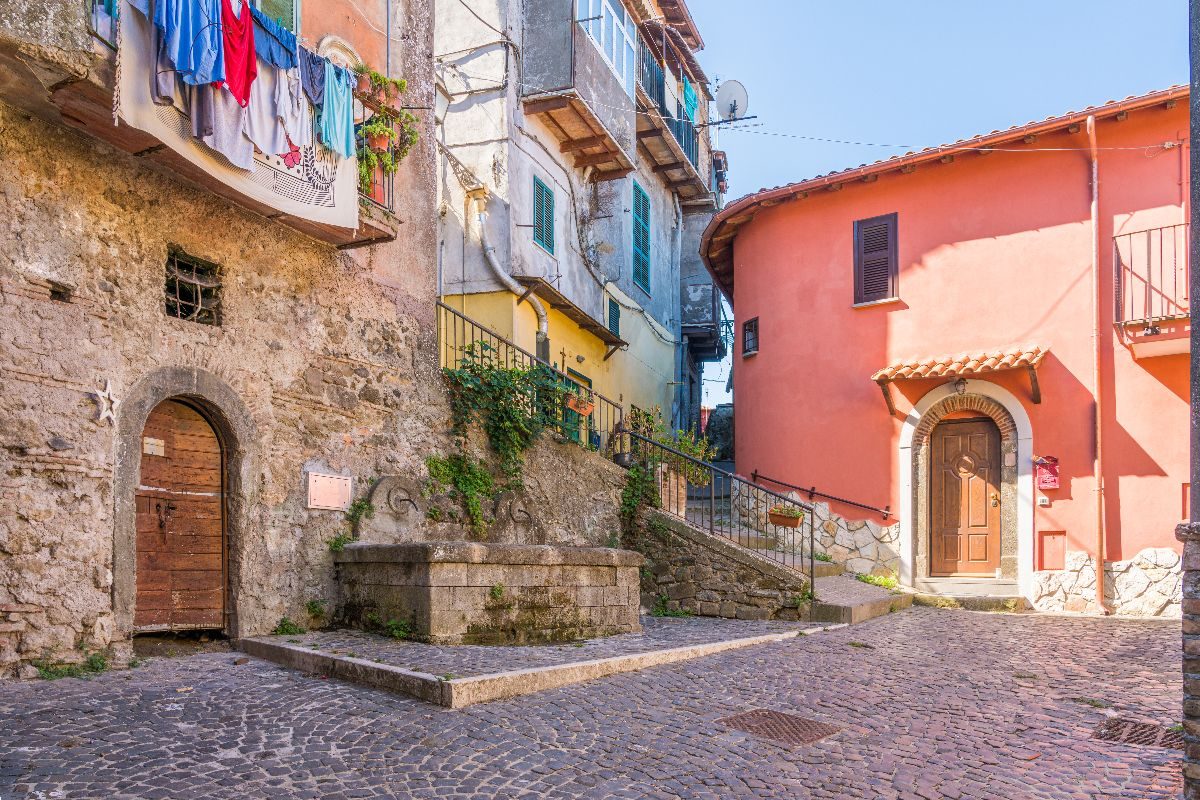 In questo borgo dei Castelli Romani a ottobre c'è l'evento più atteso dell'autunno: la storica Sagra delle Castagne vicino Roma torna nel 2025