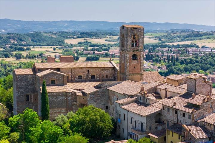 La città del cristallo della Toscana è la meta che devi assolutamente visitare in questo magico autunno