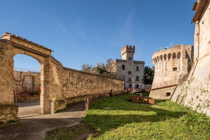 La città del cristallo della Toscana è la meta che devi assolutamente visitare in questo magico autunno