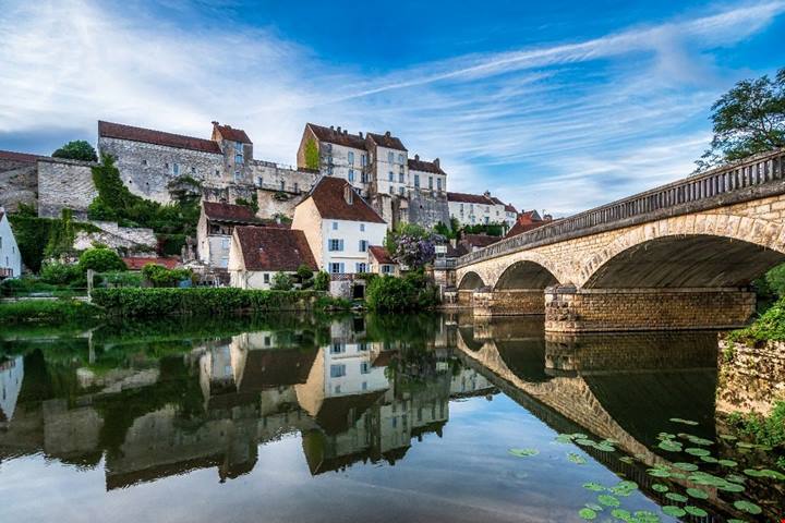 In questi piccoli 20 borghi della Francia l'autunno si esprime alla sua massima potenza: li conoscevi?