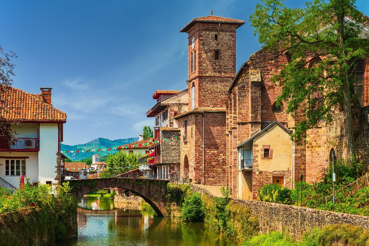 In questi piccoli 20 borghi della Francia l'autunno si esprime alla sua massima potenza: li conoscevi?
