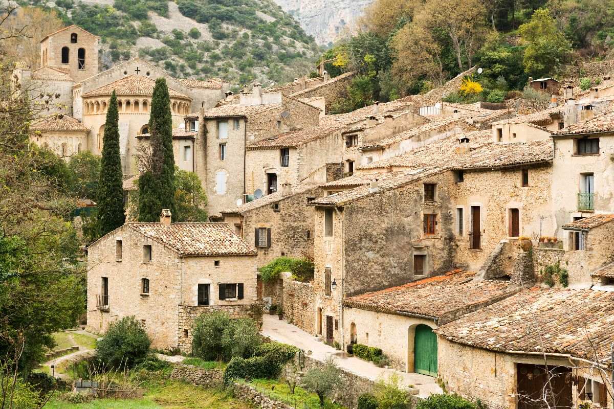 In questi piccoli 20 borghi della Francia l'autunno si esprime alla sua massima potenza: li conoscevi?