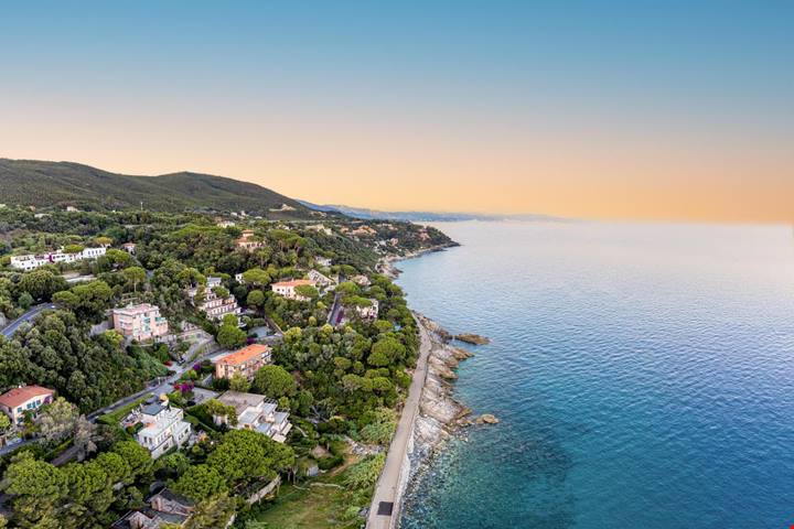 Borghi murati, monti e foliage: 10 cammini dell'autunno in Italia