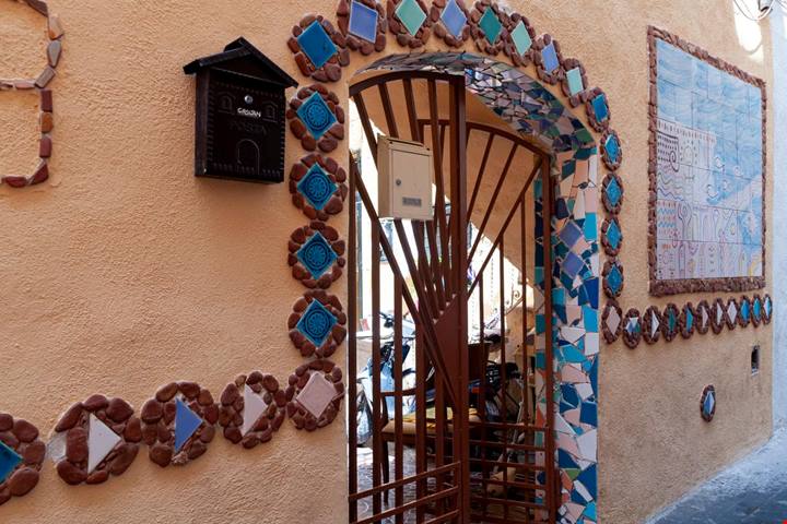 In Sicilia c'è una piccola Marrakech: questa città sul mare ha una kasbah in piena regola