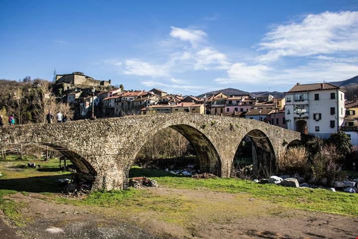 In Toscana c'è l'unico e solo borgo dei librai: è il più amato in Italia dai lettori e non solo