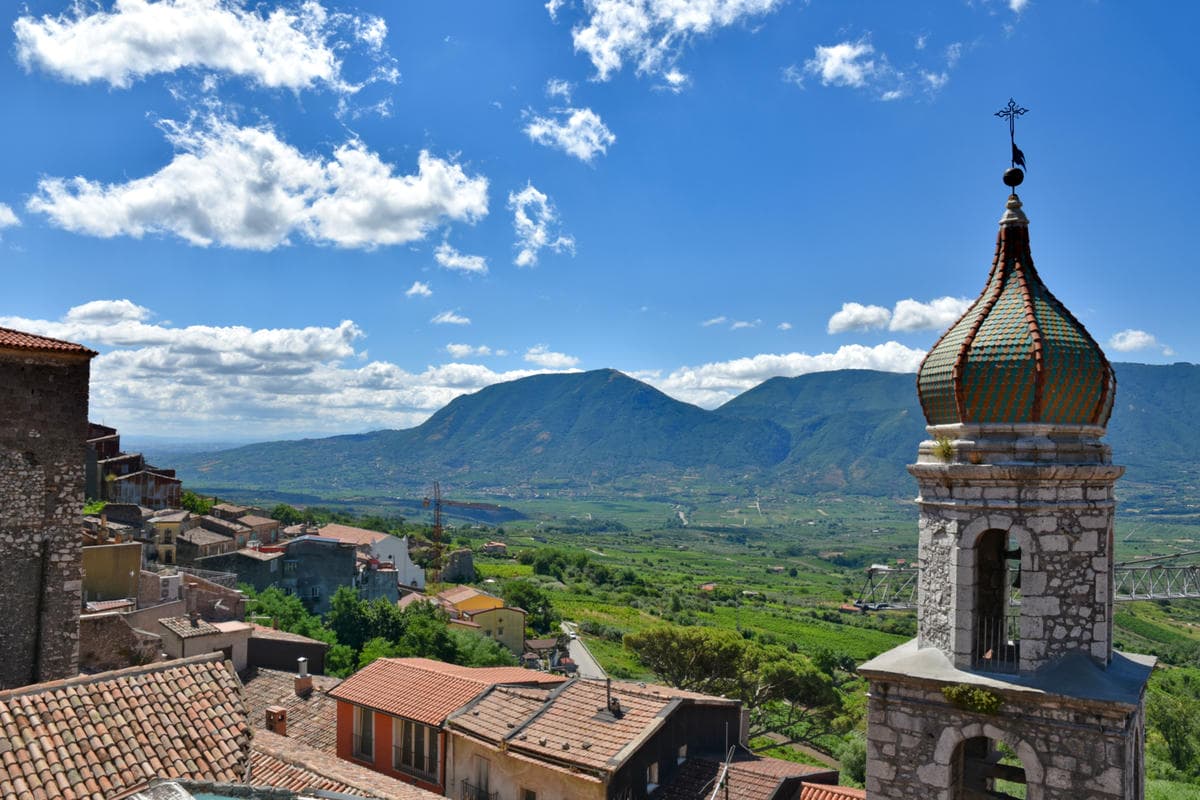 Ho visitato la provincia meno visitata d'Italia e ho trovato borghi sospesi, castelli e segreti