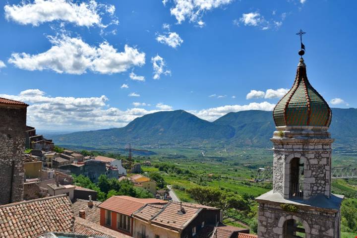 Ho visitato la provincia meno visitata d'Italia e ho trovato borghi sospesi, castelli e segreti