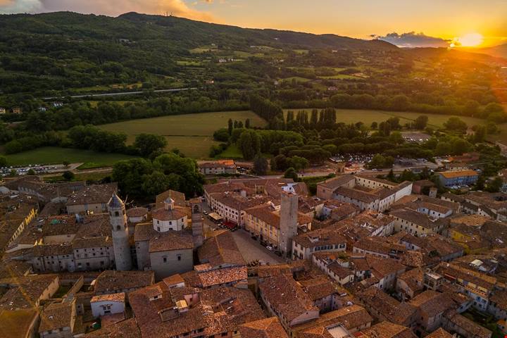I turisti la scoprono per caso: questa città tra le colline dell'Umbria è la più sottovalutata in autunno