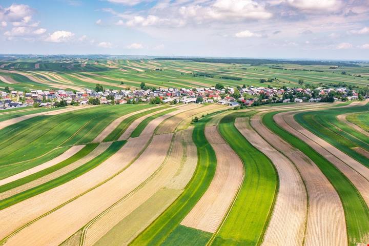 In questa città è impossibile perdersi: c'è una sola strada dove vivono tutti gli abitanti