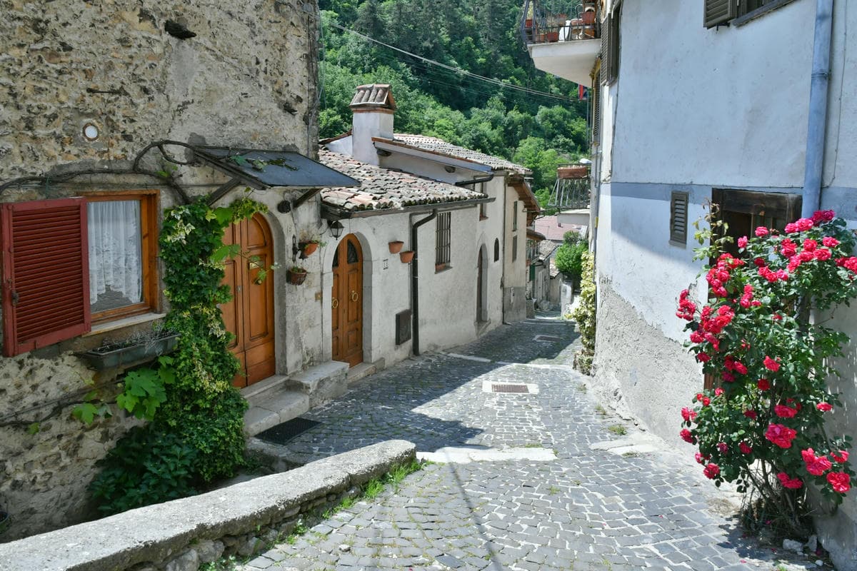 A 700 metri d'altezza c'è la porta dell'Abruzzo da scoprire a novembre: non solo è bella, ma si mangia davvero bene