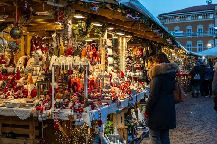 È il modo più originale per visitare i mercatini di Natale: lo stanno scegliendo tutti, e vorrai farlo anche tu