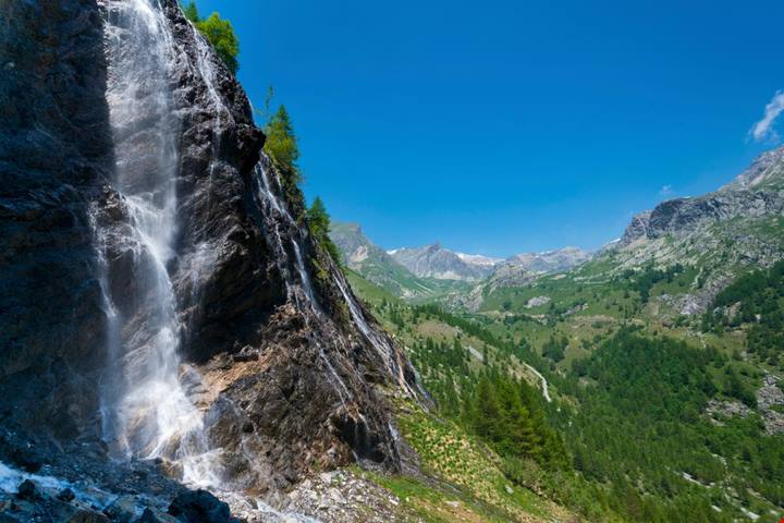 Le 6 cascate più belle d'Italia da scoprire in autunno