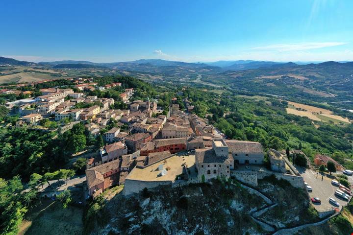 Se non vedi l'ora che sia Natale, queste 4 città dell'Emilia Romagna sono dei veri presepi a cielo aperto
