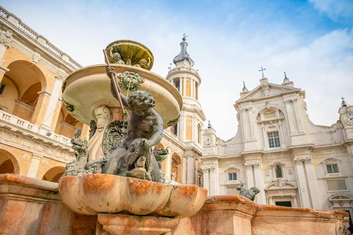 Tra le colline delle Marche c'è la capitale della fede italiana: questo santuario è un vero luogo di pace e meraviglia