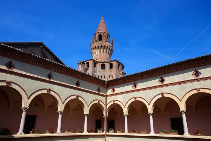 Il castello più bello dell'Emilia-Romagna dove camminare tra storia e panorami mozzafiato