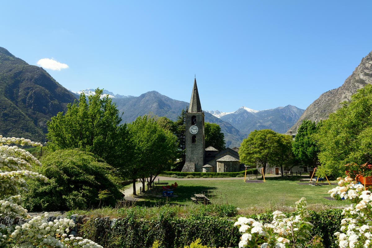 Celebre per il suo lardo, questo piccolo borgo di montagna è anche una bellissima meta per il weekend