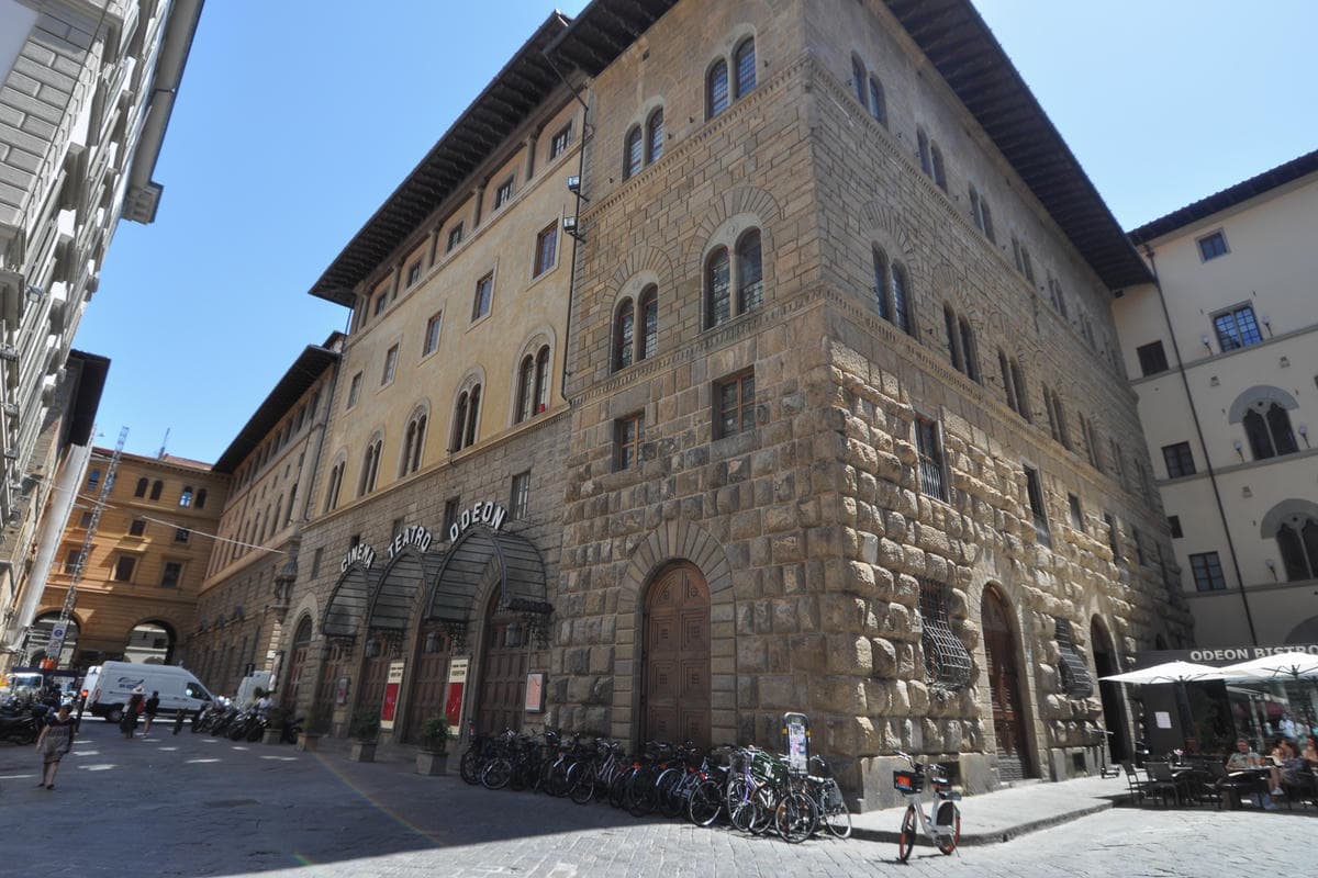 Per anni è stato il cinema più bello della città: oggi sulle sue poltrone ti puoi fermare a leggere un libro
