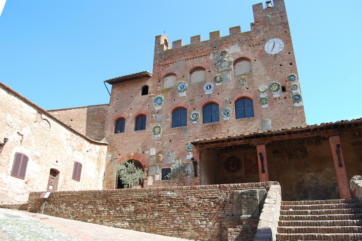 Il borgo più amato dal poeta è la meta da sogno in Toscana, perfetta per una gita di un giorno
