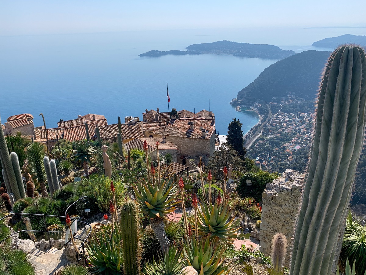 A mezz’ora dall’Italia c’è la “città dei fiori”: un balcone di meraviglia sulla Costa Azzurra