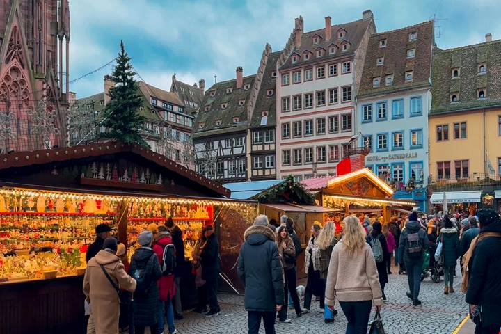 La capitale medievale della Francia ti aspetta: qui il Natale è una cosa seria, e i suoi mercatini te lo dimostreranno!