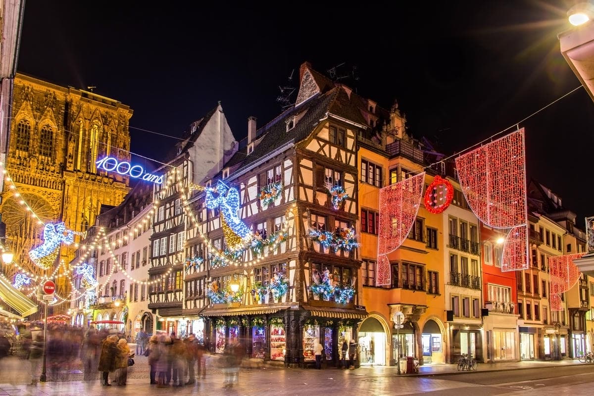 La capitale medievale della Francia ti aspetta: qui il Natale è una cosa seria, e i suoi mercatini te lo dimostreranno!