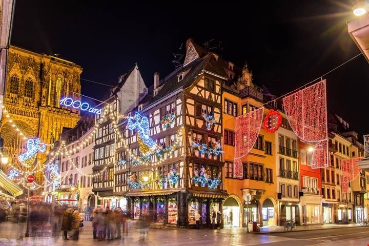 La capitale medievale della Francia ti aspetta: qui il Natale è una cosa seria, e i suoi mercatini te lo dimostreranno!