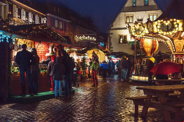La capitale medievale della Francia ti aspetta: qui il Natale è una cosa seria, e i suoi mercatini te lo dimostreranno!