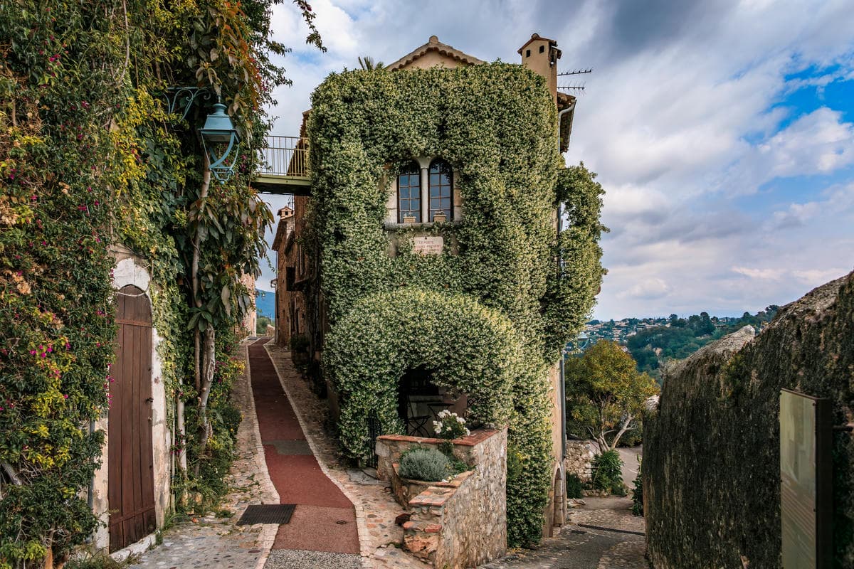 3 borghi della Costa Azzurra dove l'inverno sembra non voler arrivare: sole e bellezza qui durano 365 giorni all'anno