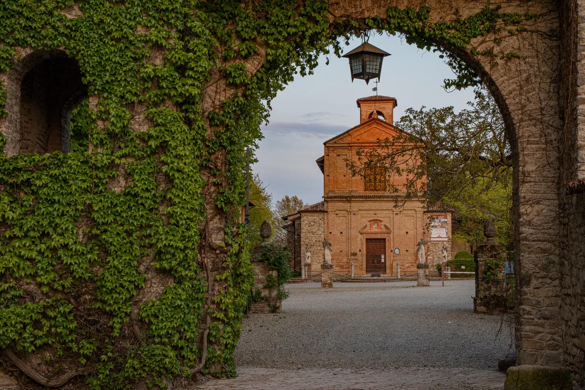In Emilia-Romagna c'è un incantevole borgo medievale, ma il suo segreto non l'ha ancora scoperto nessuno