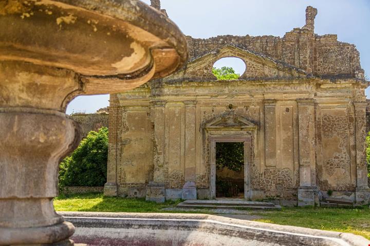 Monterano_Chiesa_Fontana033