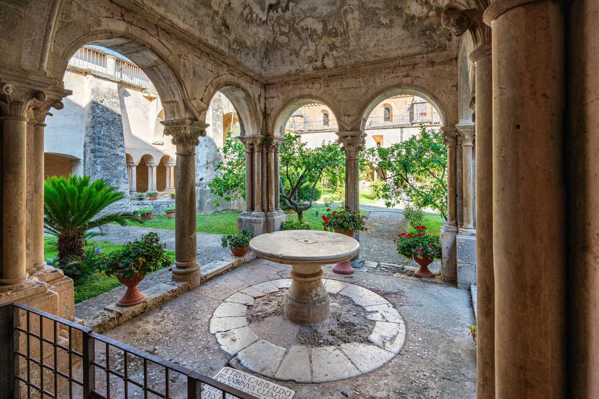 A un'ora da Roma c'è una delle abbazie più antiche d'Italia: è un vero capolavoro dell'arte gotica