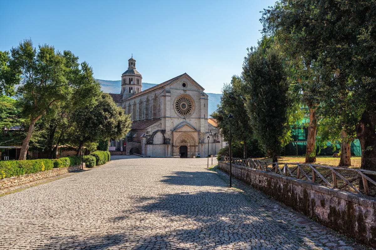 A un'ora da Roma c'è una delle abbazie più antiche d'Italia: è un vero capolavoro dell'arte gotica