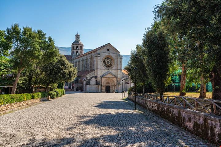 A un'ora da Roma c'è una delle abbazie più antiche d'Italia: è un vero capolavoro dell'arte gotica