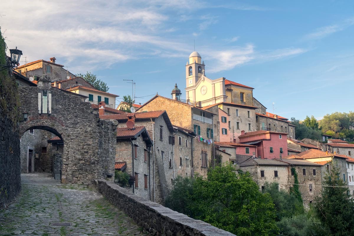 C'è un gioiello medievale nel cuore della Toscana dove viaggiare nel tempo è un'impresa... possibile