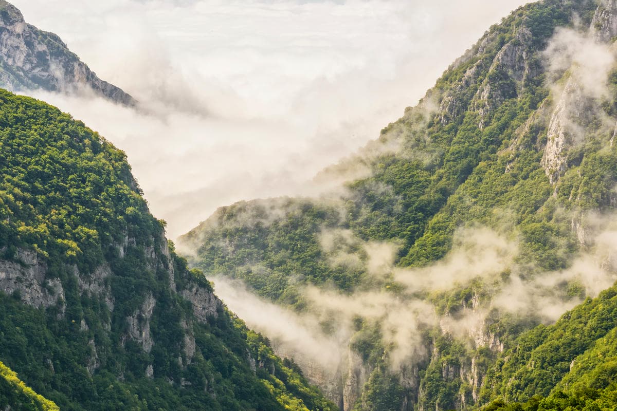 Non serve andare in America per camminare in un canyon: in Abruzzo c'è la sua copia in miniatura (ed è speciale)