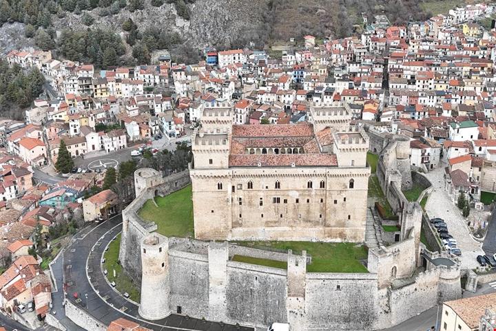 castello-piccolomini_2677237587
