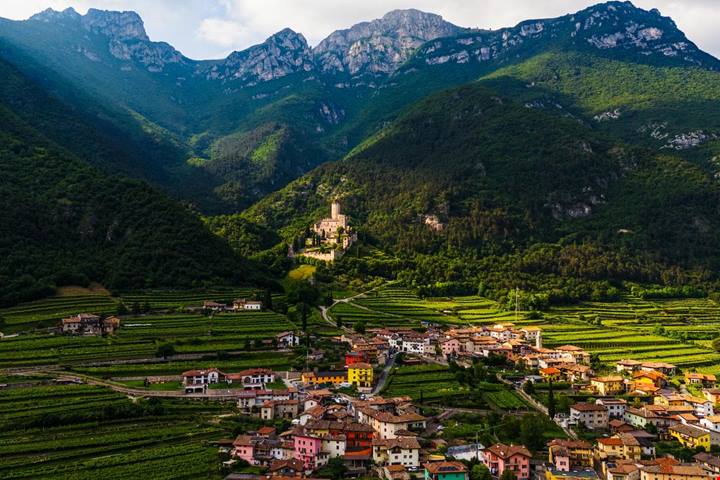 3 lettere e una storia unica da raccontare: in Trentino-Alto Adige c'è la Città del Velluto, e aspetta solo te