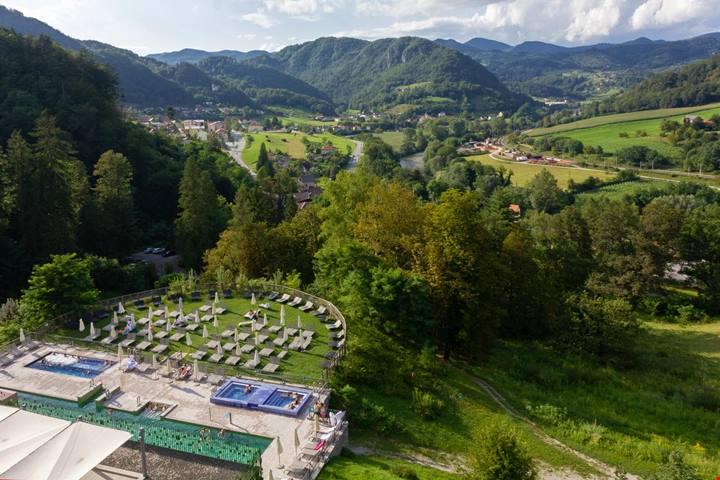 Appena fuori dall'Italia c'è la terra del benessere: le terme in Slovenia ti promettono relax a basso costo