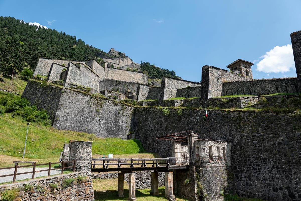 Dovrai salire più di 4000 gradini, ma ne vale la pena: la Grande Muraglia d'Italia è un luogo che merita il viaggio