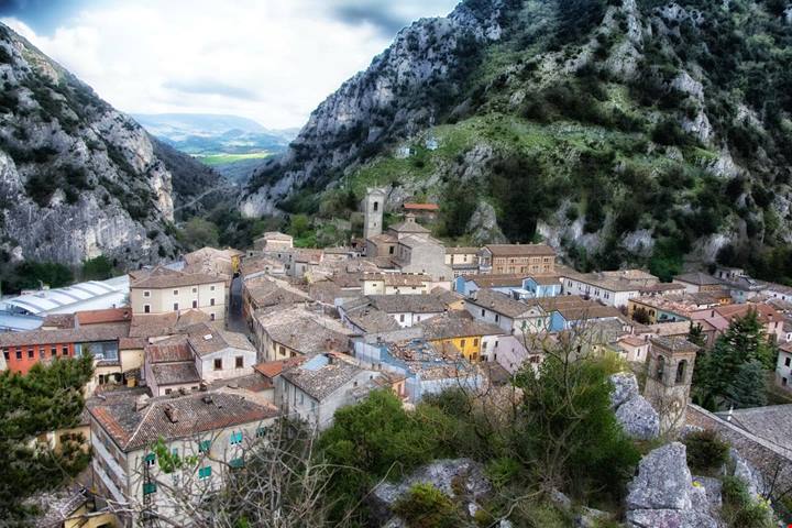 La Venezia degli Appennini da scoprire tra le montagne delle Marche