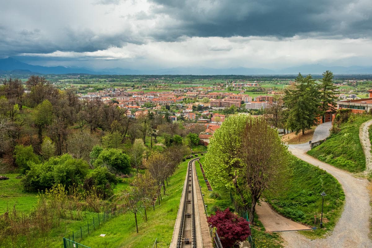 Le funicolari più belle d'Italia che ti faranno scoprire come la vera vacanza inizia dal viaggio