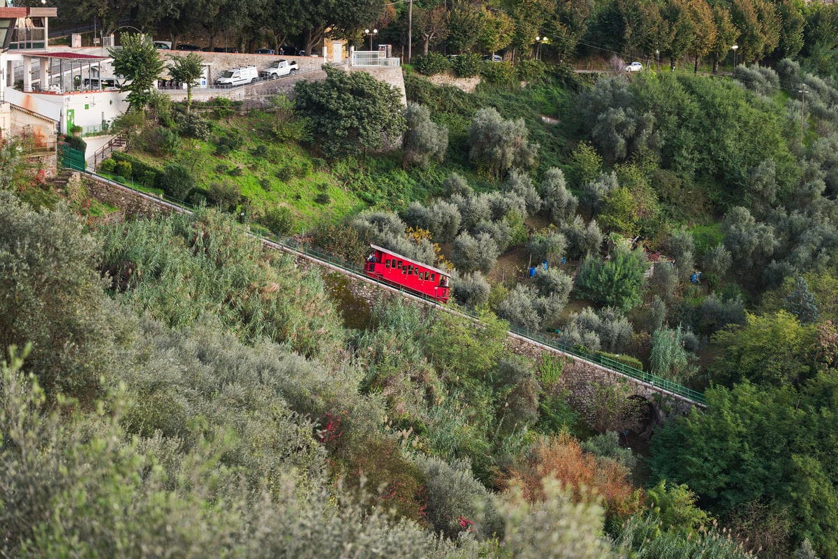 Le funicolari più belle d'Italia che ti faranno scoprire come la vera vacanza inizia dal viaggio