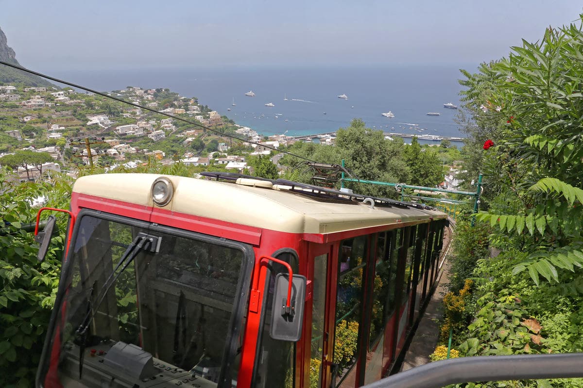 Le funicolari più belle d'Italia che ti faranno scoprire come la vera vacanza inizia dal viaggio