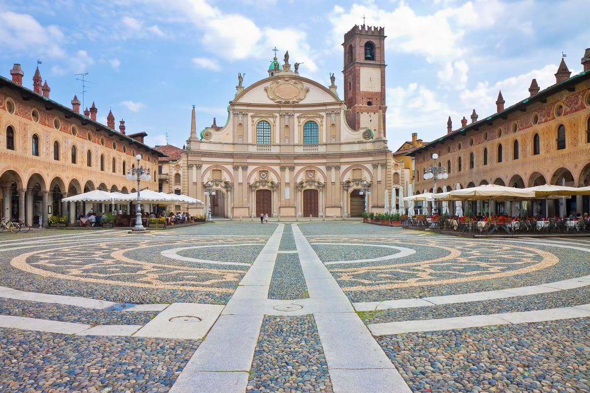 Le città dei portici in Lombardia perfette per una gita fuori porta durante le feste