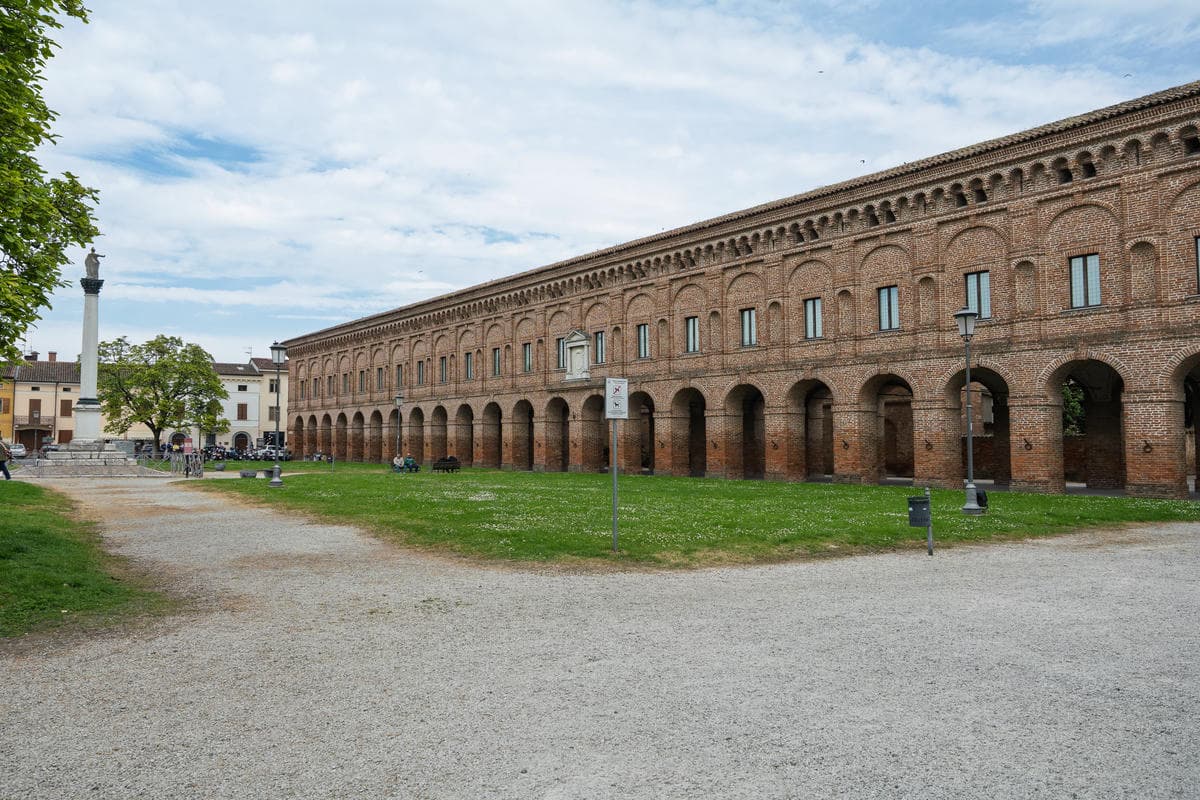 Le città dei portici in Lombardia perfette per una gita fuori porta durante le feste