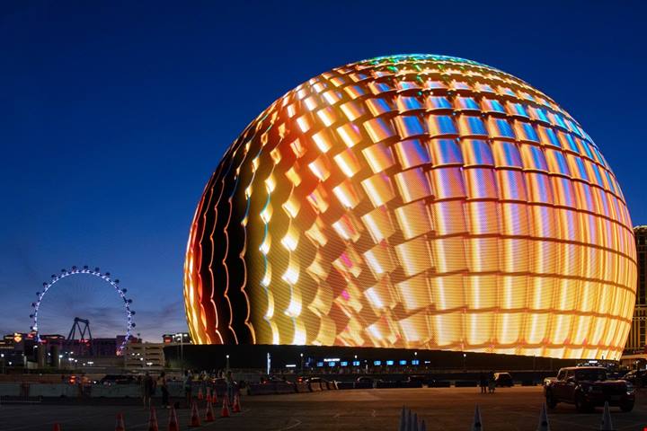 Sembra un'enorme pallone in mezzo alla città, ma è uno dei luoghi più moderni che sia mai stato inventato