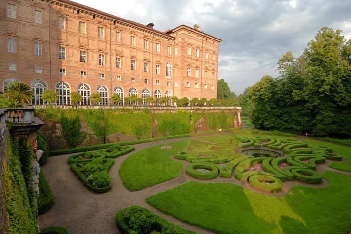 2000 abitanti e un castello meraviglioso: il piccolo borgo del Piemonte per iniziare al meglio il 2026